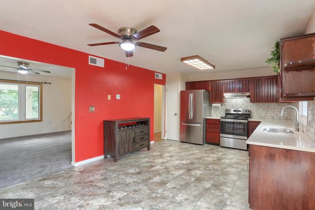 1132 CORNELL DR, Hummelstown, PA 17036