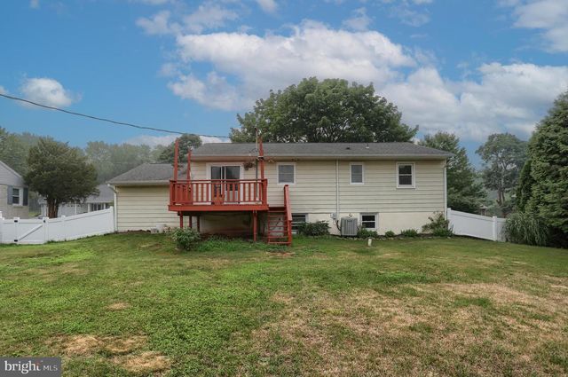 1132 CORNELL DR, Hummelstown, PA 17036
