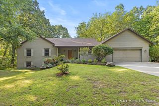 9520 Hidden Bluff Drive Ne, Cannon Twp, MI 49341