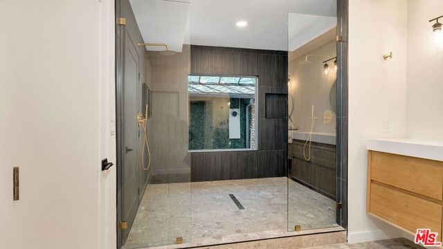 4559 Morella Avenue, Studio City, CA 91607