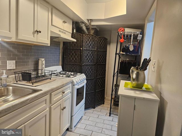 3443 CLAY ST NE, Washington, DC 20019