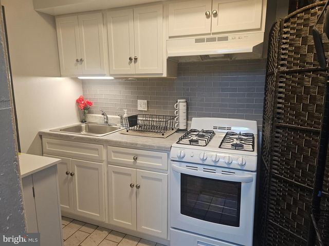 3443 CLAY ST NE, Washington, DC 20019