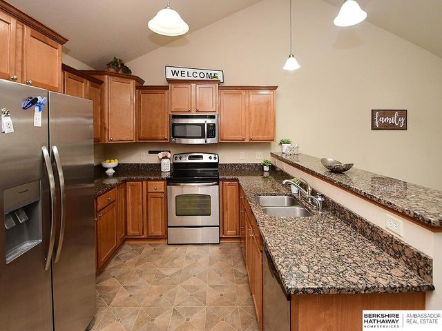 2432 Cedar Cove Road, Lincoln, NE 68507