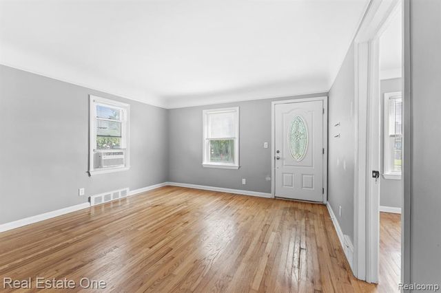14987 University Street, Allen Park, MI 48101