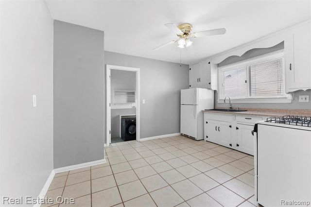 14987 University Street, Allen Park, MI 48101