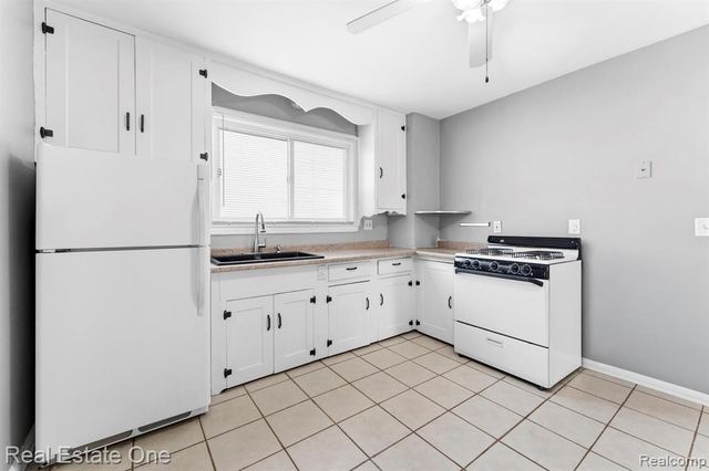 14987 University Street, Allen Park, MI 48101
