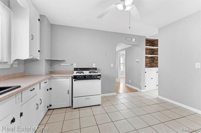 14987 University Street, Allen Park, MI 48101