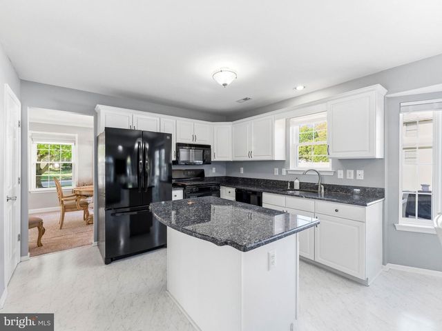 35 WHITALL DR, Sicklerville, NJ 08081