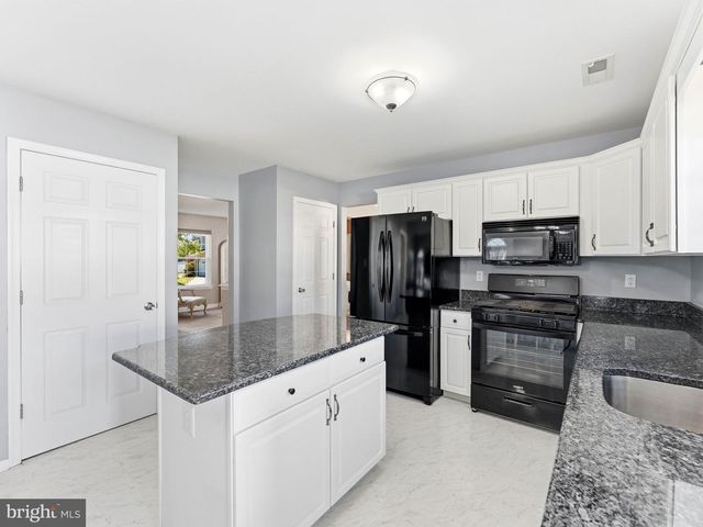 35 WHITALL DR, Sicklerville, NJ 08081