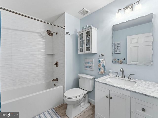 35 WHITALL DR, Sicklerville, NJ 08081