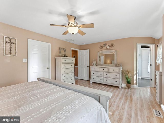 35 WHITALL DR, Sicklerville, NJ 08081