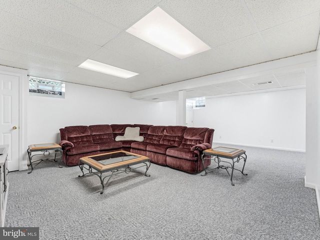 35 WHITALL DR, Sicklerville, NJ 08081