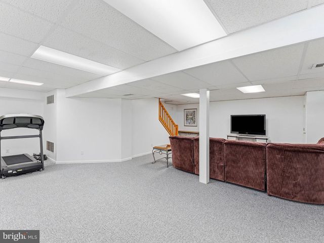 35 WHITALL DR, Sicklerville, NJ 08081