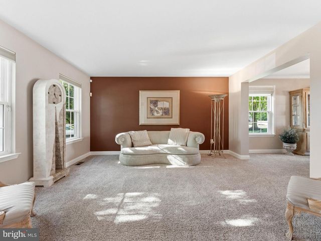 35 WHITALL DR, Sicklerville, NJ 08081