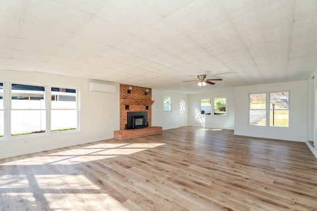 7698 NORTH VALLEY PIKE, Rockingham, VA 22802