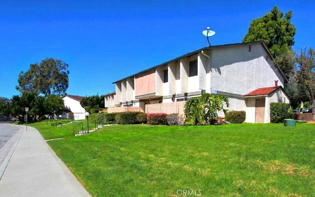 Image 2 of property listing at 2300 S Hacienda Boulevard G8, Hacienda Heights, CA 91745