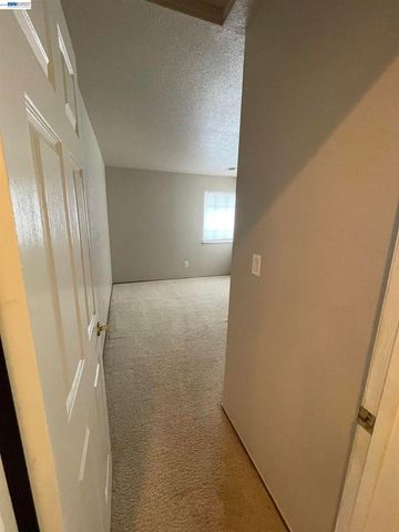 1828 Bayberry Ln, Tracy, CA 95376