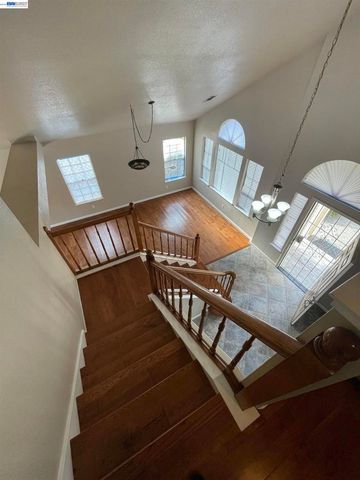 1828 Bayberry Ln, Tracy, CA 95376