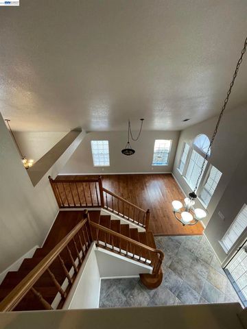 1828 Bayberry Ln, Tracy, CA 95376