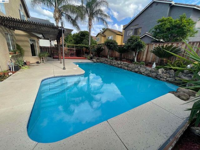 1828 Bayberry Ln, Tracy, CA 95376