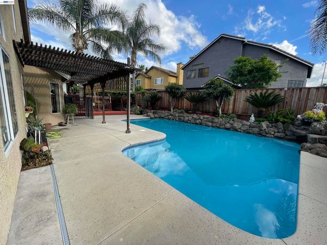 1828 Bayberry Ln, Tracy, CA 95376