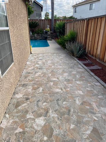 1828 Bayberry Ln, Tracy, CA 95376