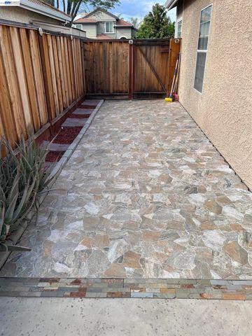 1828 Bayberry Ln, Tracy, CA 95376