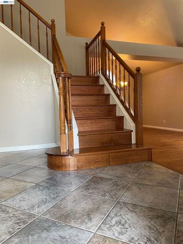 1828 Bayberry Ln, Tracy, CA 95376