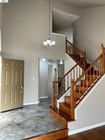 1828 Bayberry Ln, Tracy, CA 95376