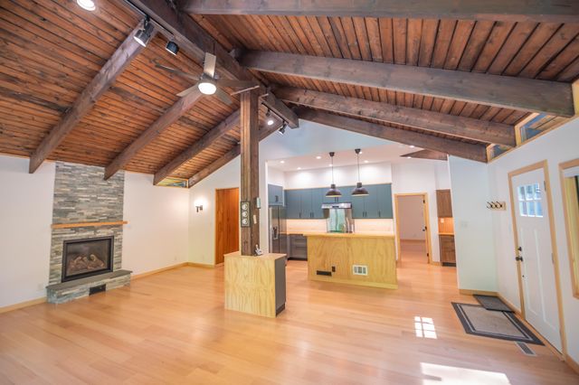 1375 Sheldon Hill Road, Wardsboro, VT 05355