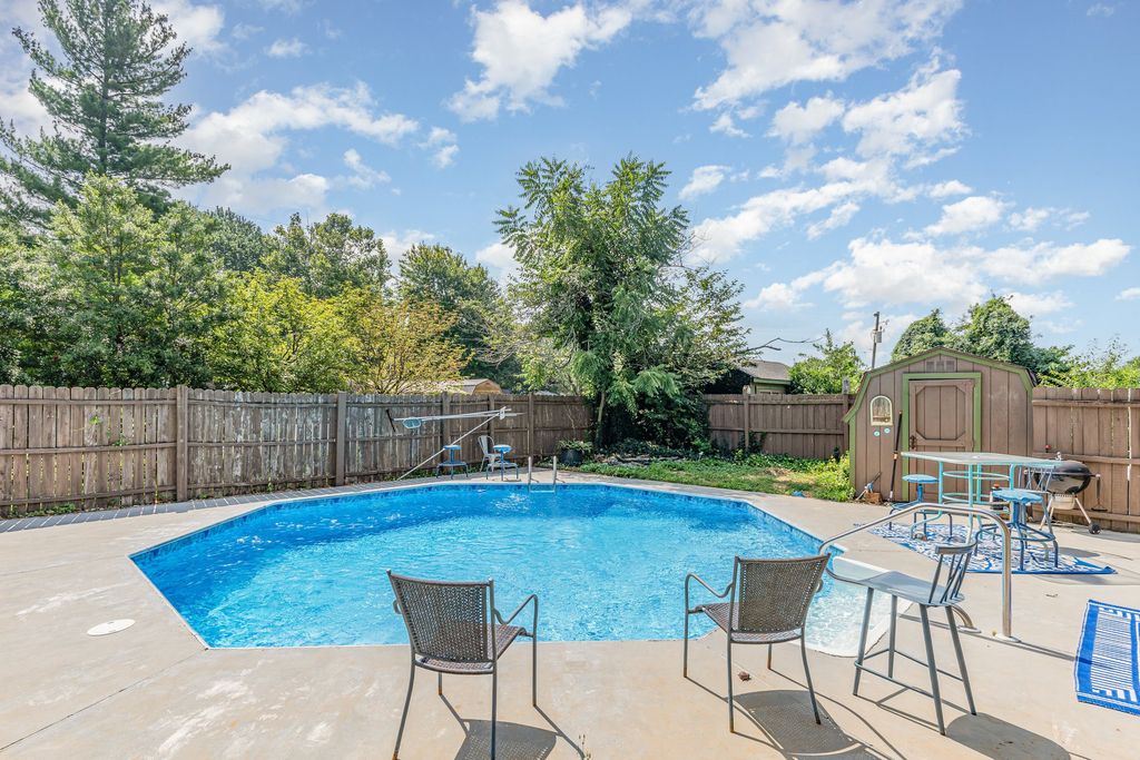 932 Compton Rd, Murfreesboro, TN 37130