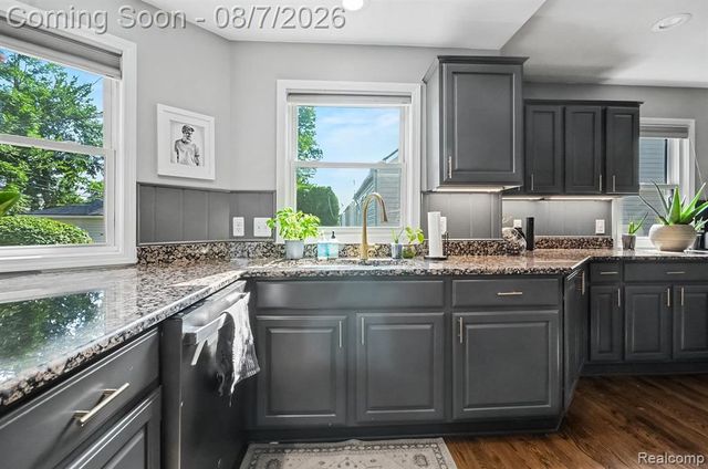 318 Chippewa Street, Clawson, MI 48017