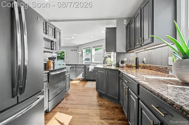 318 Chippewa Street, Clawson, MI 48017