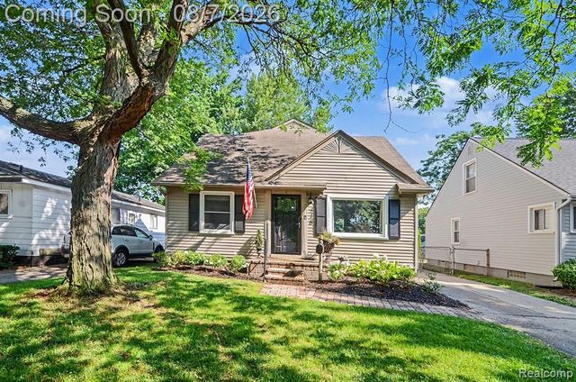 318 Chippewa Street, Clawson, MI 48017