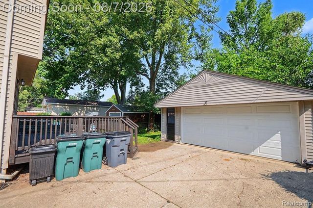 318 Chippewa Street, Clawson, MI 48017