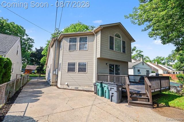 318 Chippewa Street, Clawson, MI 48017