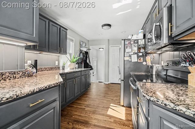318 Chippewa Street, Clawson, MI 48017