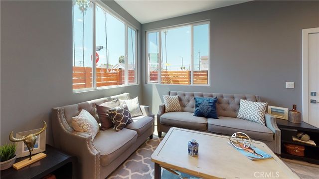 1939 W 36th Place, Los Angeles, CA 90018