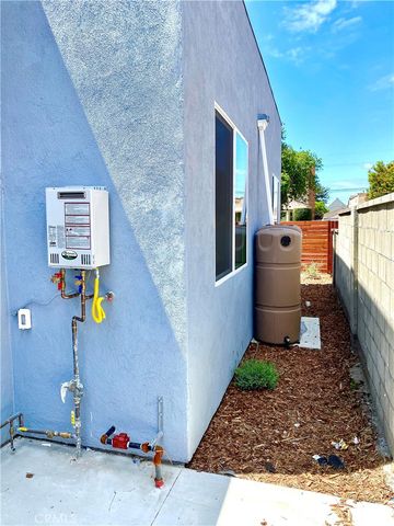 1939 W 36th Place, Los Angeles, CA 90018