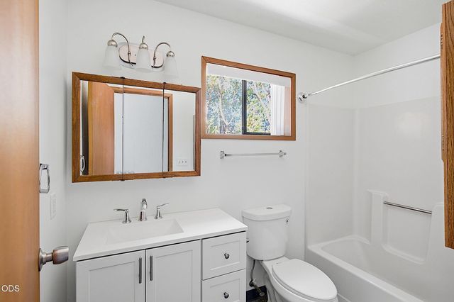11150 Lower River Road, Grants Pass, OR 97526