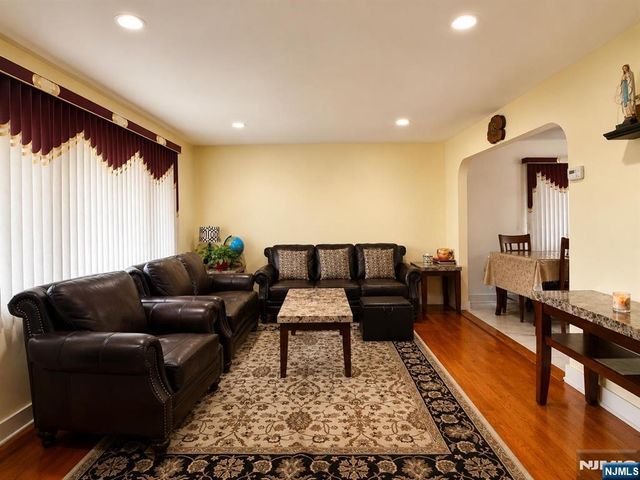 372 Main Street, Bergenfield, NJ 07621