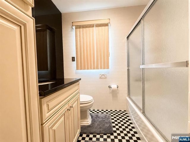 372 Main Street, Bergenfield, NJ 07621