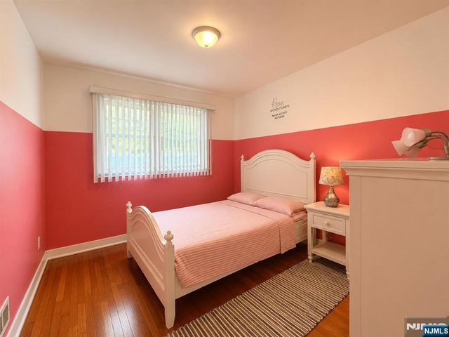 372 Main Street, Bergenfield, NJ 07621