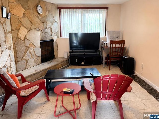 372 Main Street, Bergenfield, NJ 07621