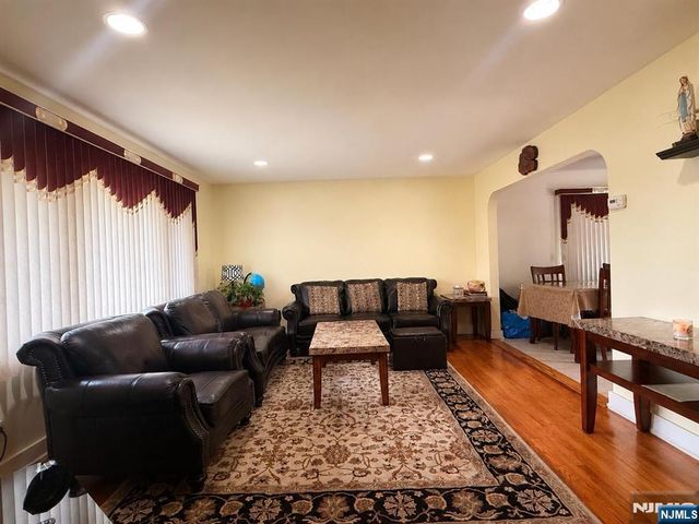 372 Main Street, Bergenfield, NJ 07621