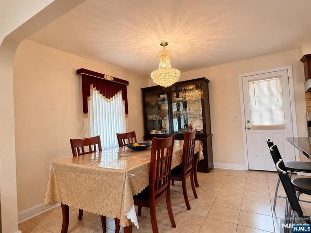 372 Main Street, Bergenfield, NJ 07621