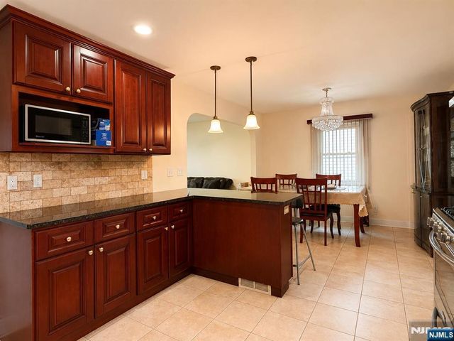 372 Main Street, Bergenfield, NJ 07621
