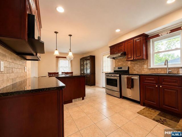 372 Main Street, Bergenfield, NJ 07621