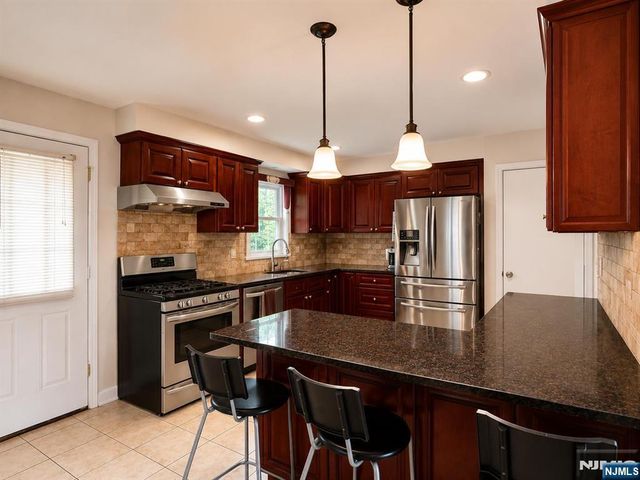 372 Main Street, Bergenfield, NJ 07621