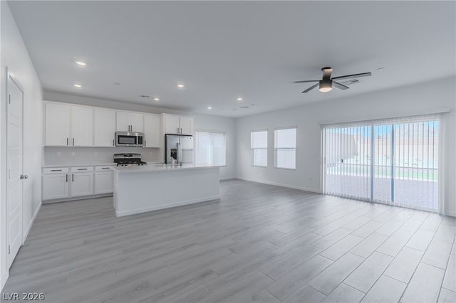 9958 Kimura Hills Avenue, Las Vegas, NV 89129